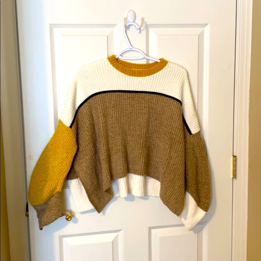 Urban Outfitters Sweater never worn size small